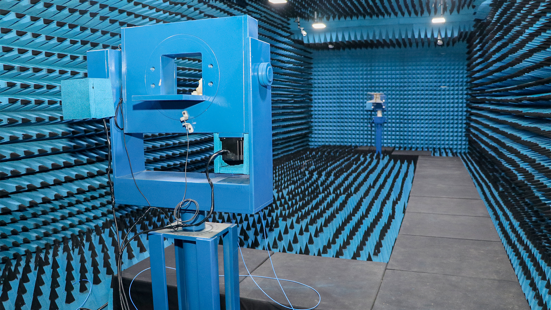 N5227B PNA Microwave Network Analyzer (10 MHz - 67 GHz)  and Anechoic Chamber (800 MHz –60 GHz)